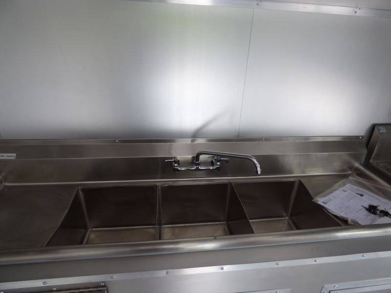 Concession Trailer 8.5′ x 31′ Gooseneck Black – BBQ Catering — photo 6