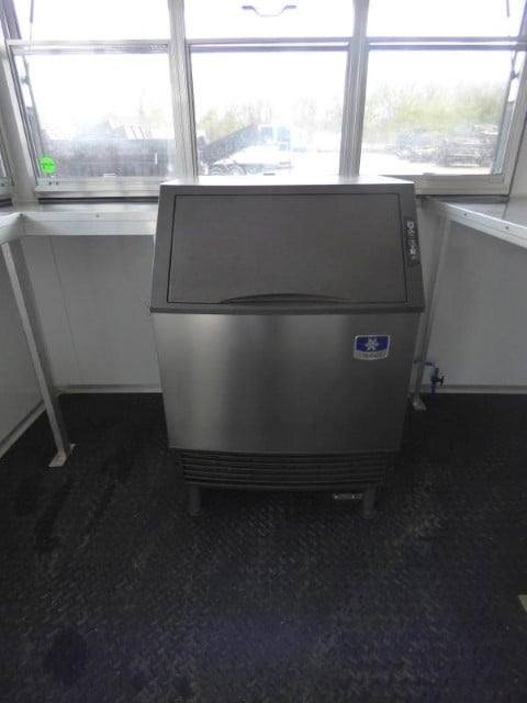 Concession Trailer 8.5′ X 15′ White – Food Event Catering — photo 5