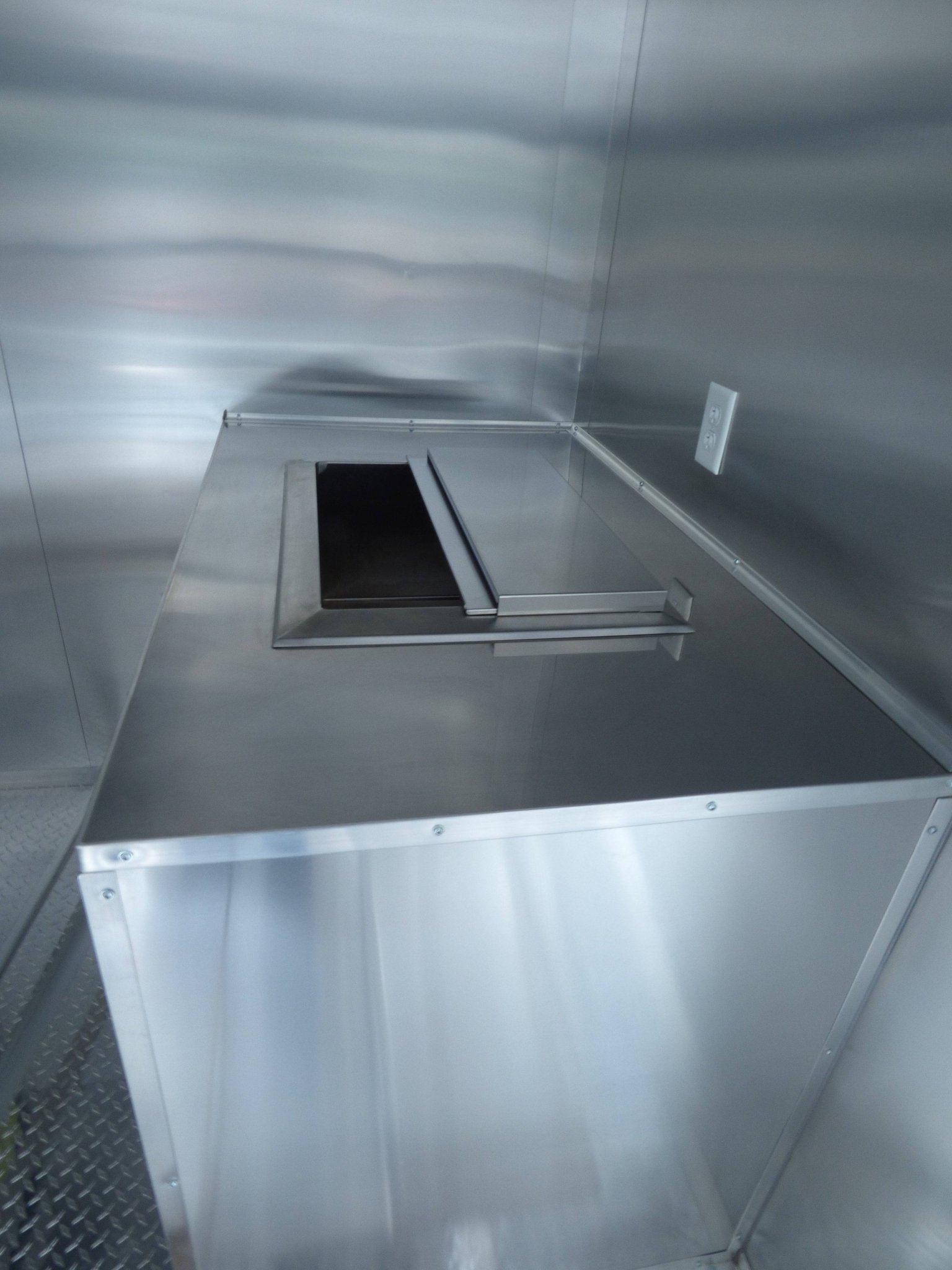 Concession Trailer 8.5′ X 20′ Silver – Food Event Catering — photo 9