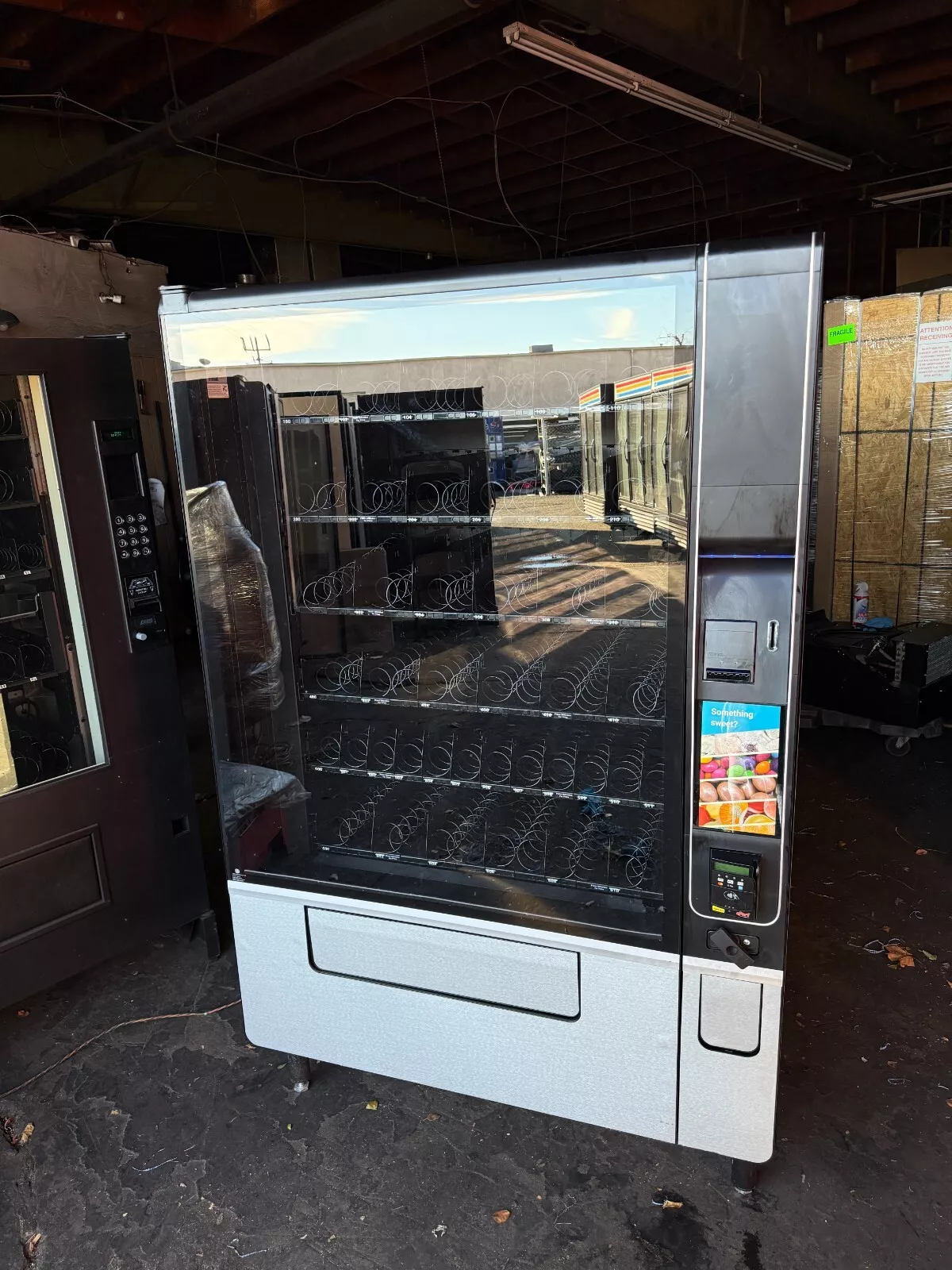s-l1600-2.webp Evoke 6 Snack Vending Machine