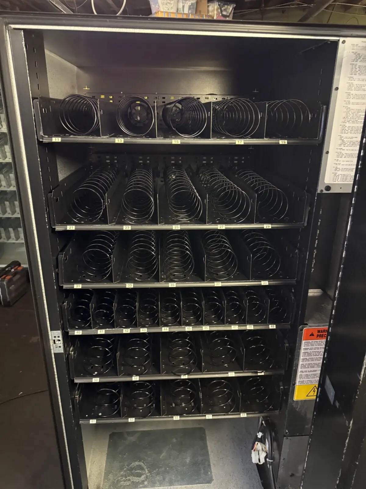 s-l1600-6-1.webp Refurbished AMS 39-640 Sensit snack vending machine, 39-inch merchandiser - view 5