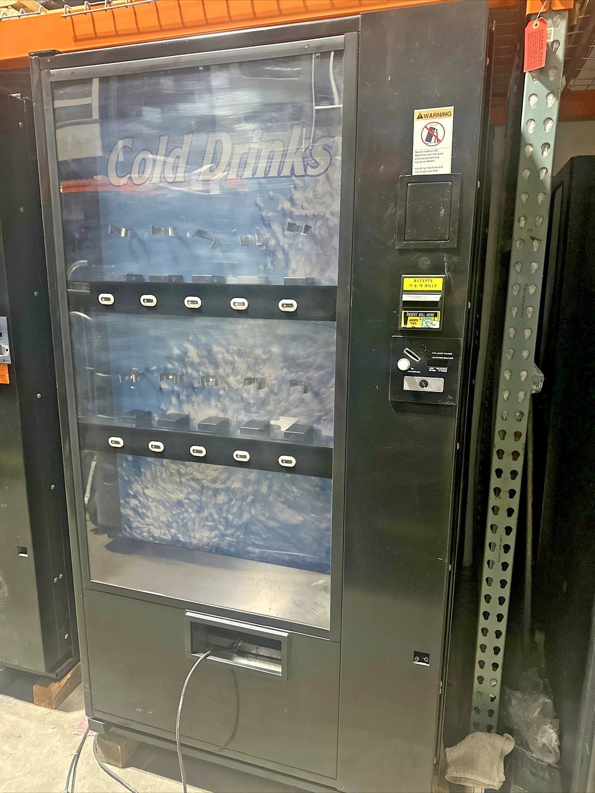 Vendo Vmax (720) Soda Vending Machine