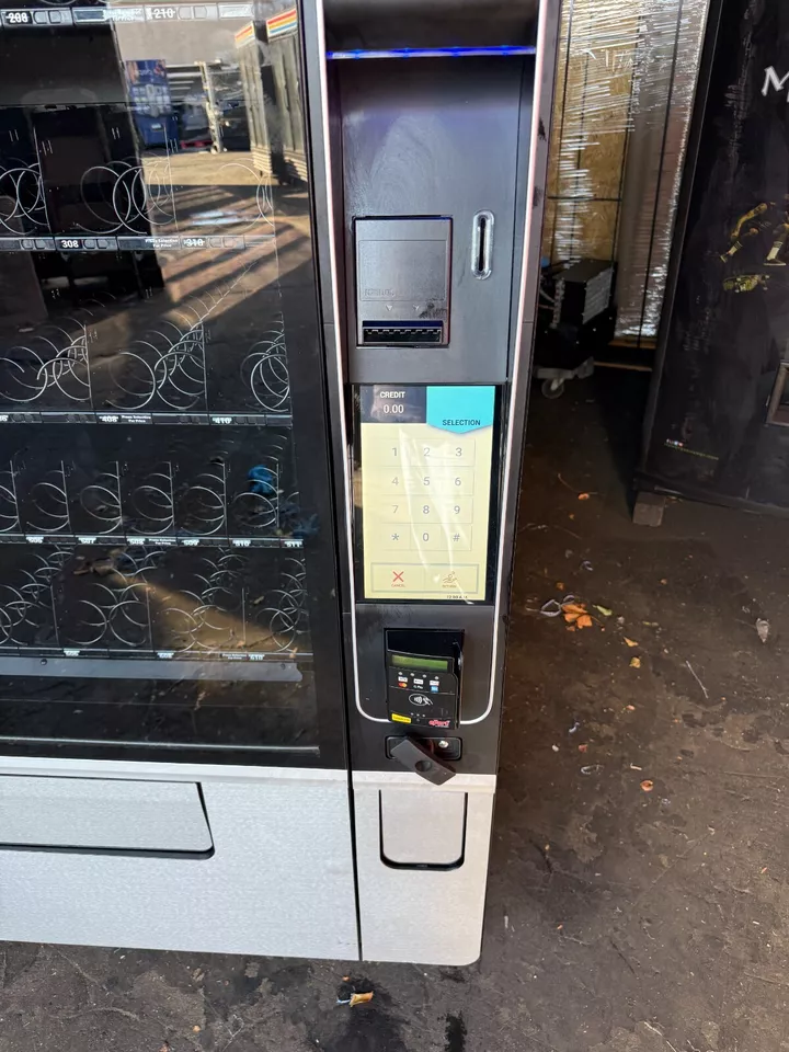 s-l960.webp Evoke 6 Snack Vending Machine - view 2