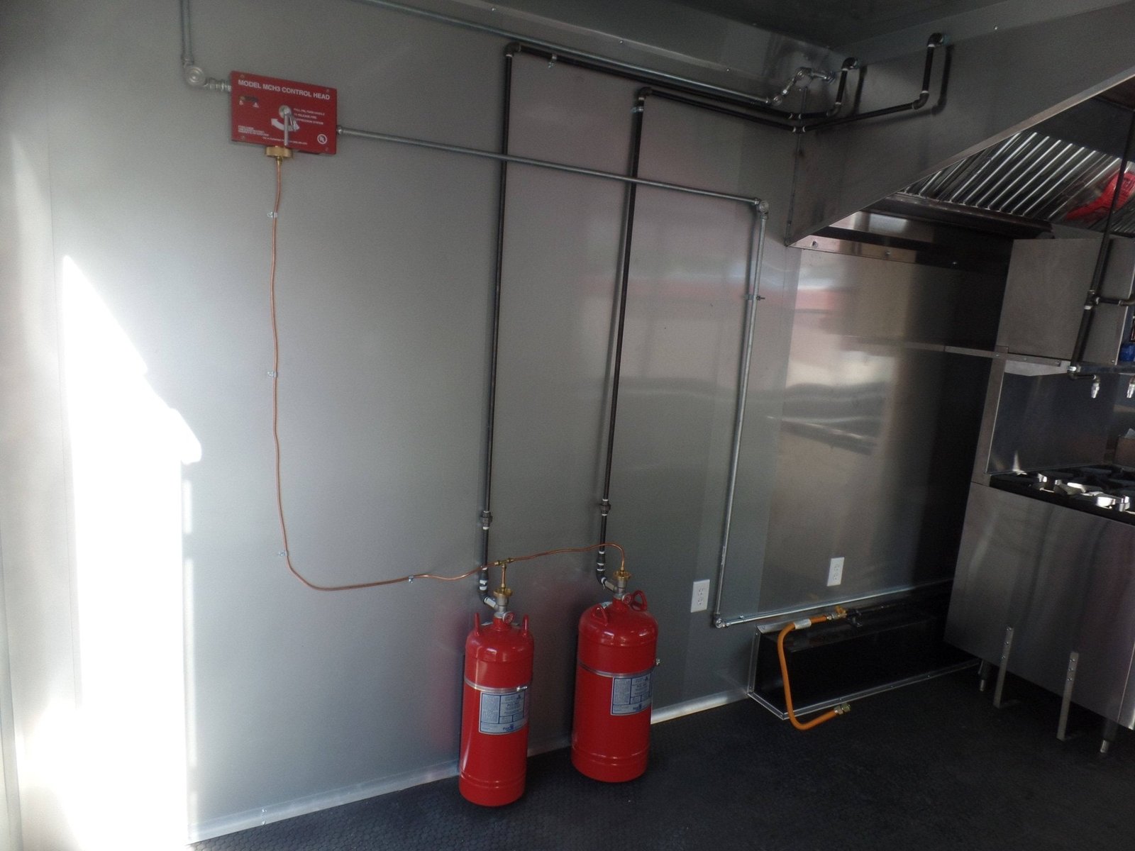 8.5′ x 32′ Concession Food Trailer Concession White Event Catering — photo 3