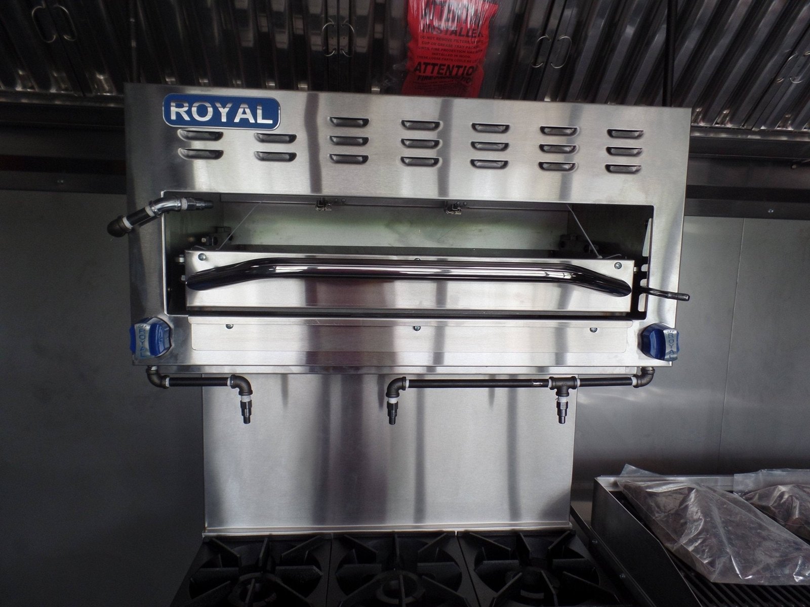 8.5′ x 32′ Concession Food Trailer Concession White Event Catering — photo 9