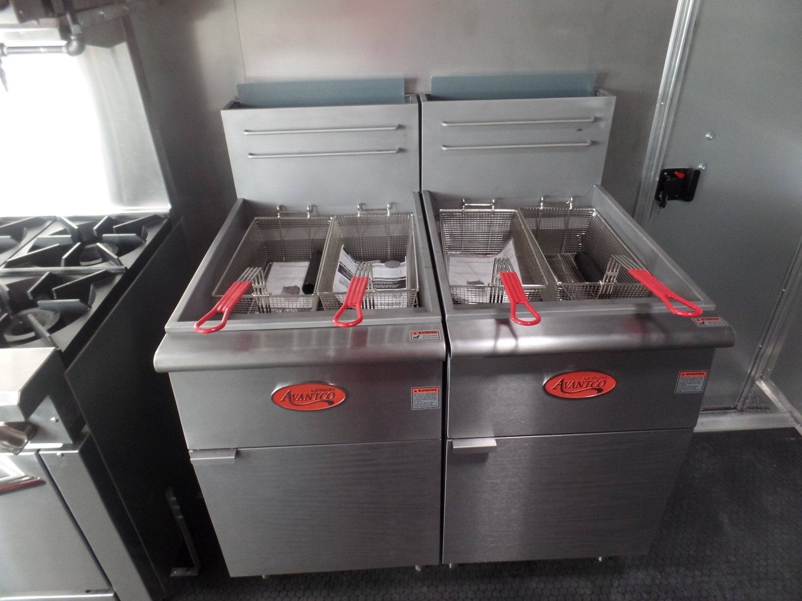 8.5′ x 32′ Concession Food Trailer Concession White Event Catering — photo 6