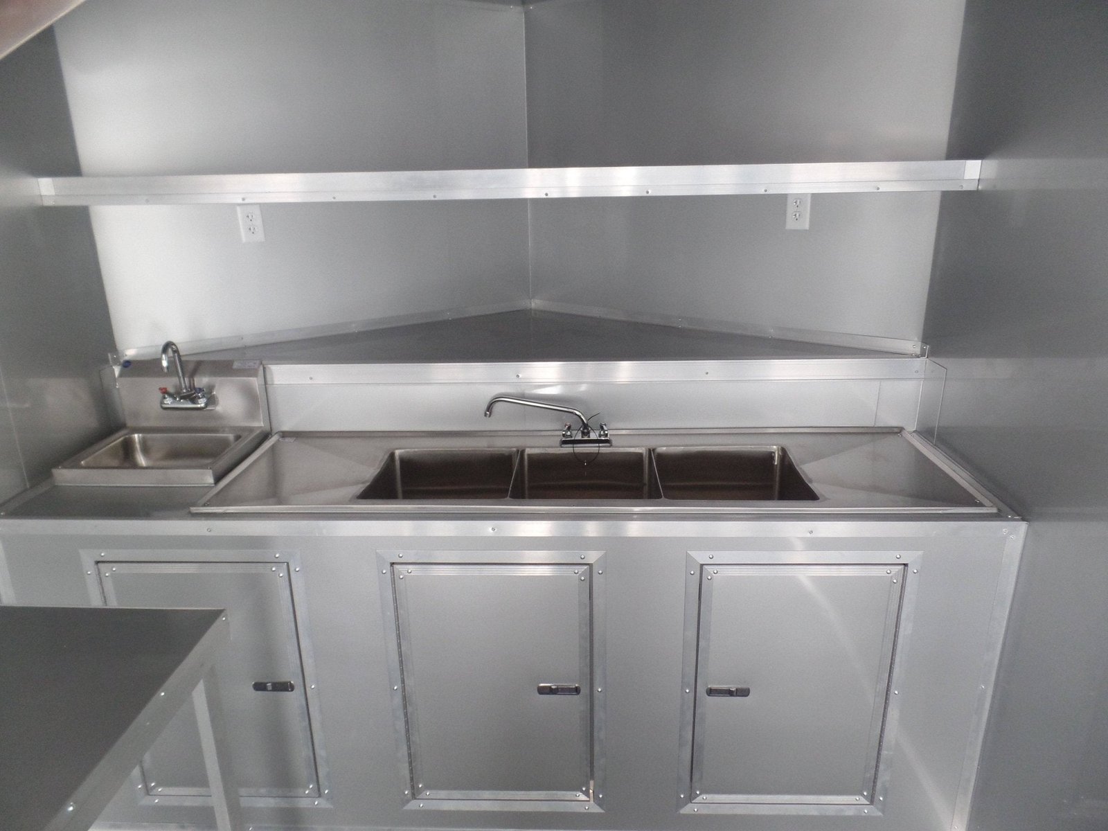 8.5′ x 22′ Concession Trailer Silver BBQ Event Catering — photo 13