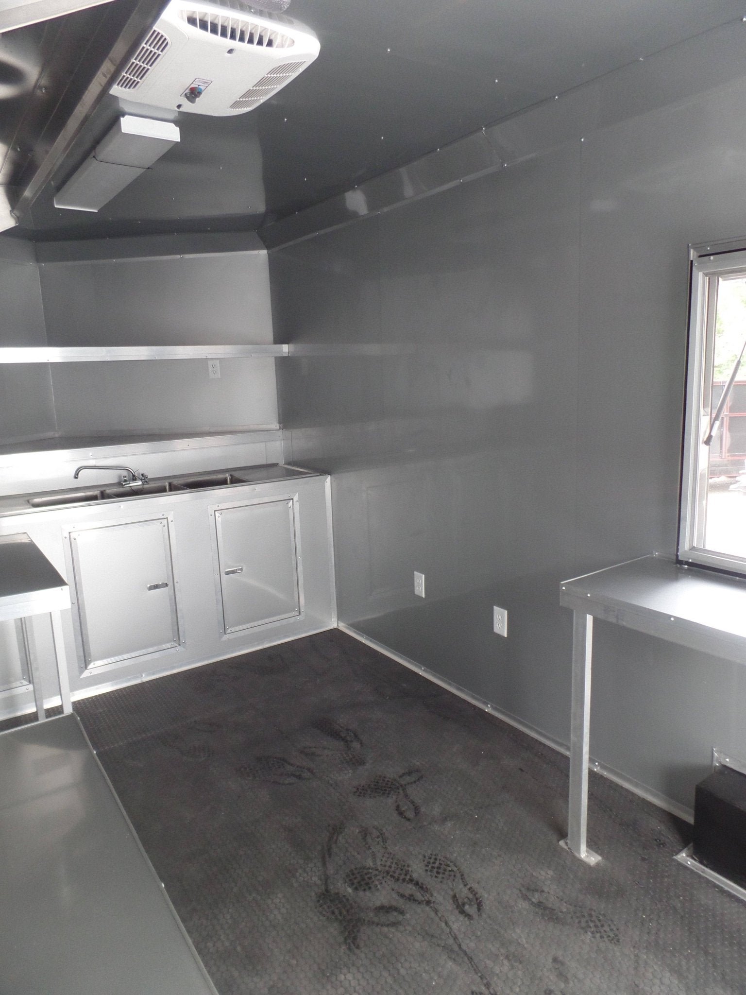 8.5′ x 22′ Concession Trailer Silver BBQ Event Catering — photo 9