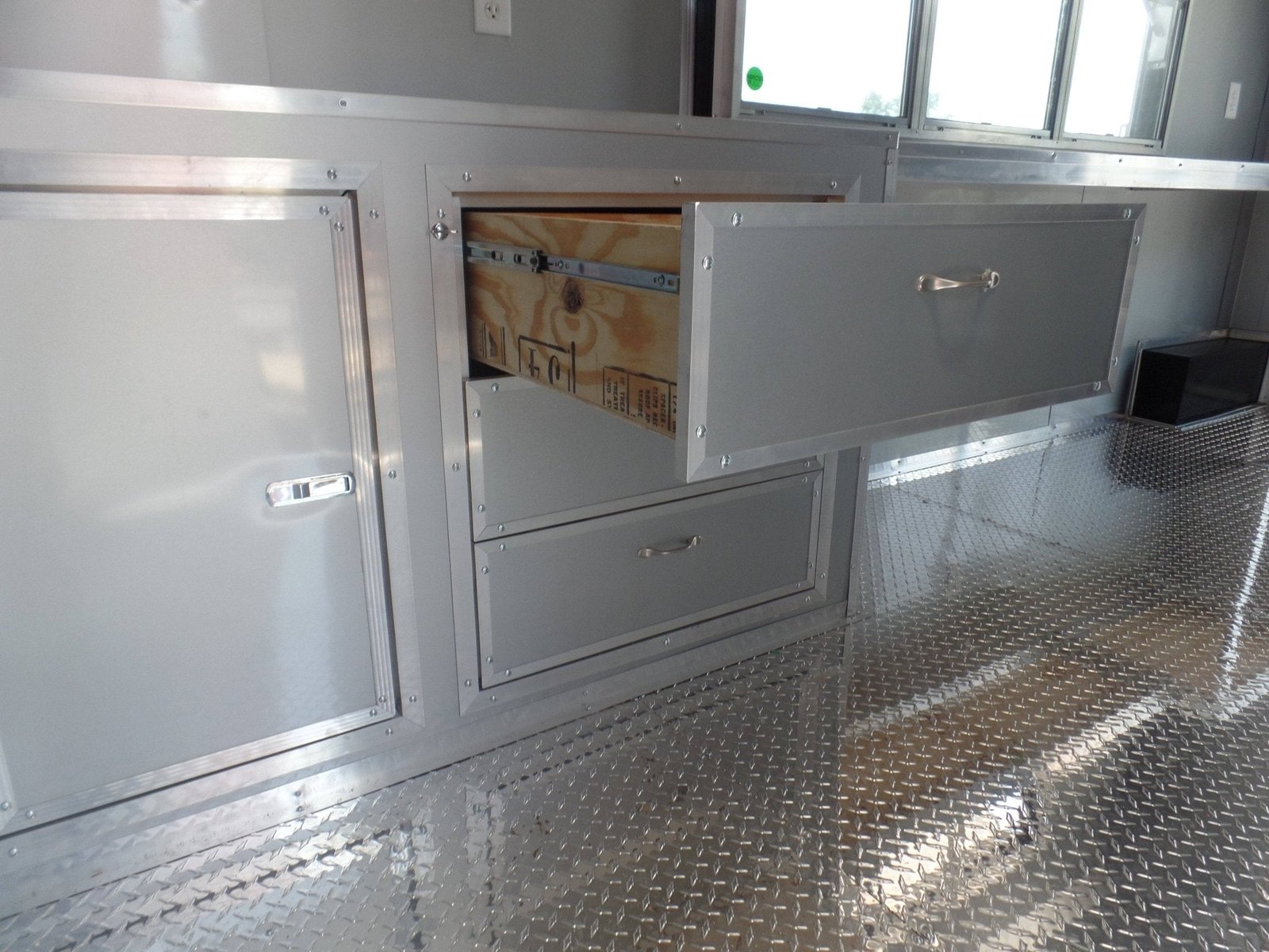 8.5′ x 28′ Concession BBQ Food Trailer Red Event Catering — photo 12