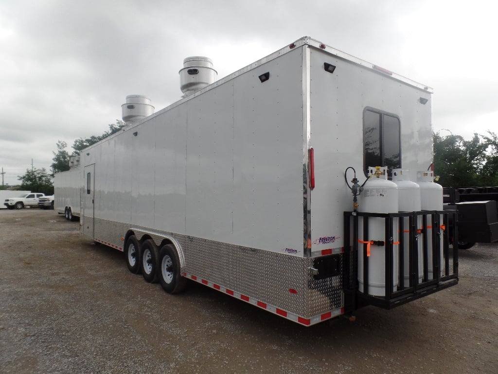 White 8.5′ x 32′ Commercial Food Concession Trailer With Appliances — photo 3
