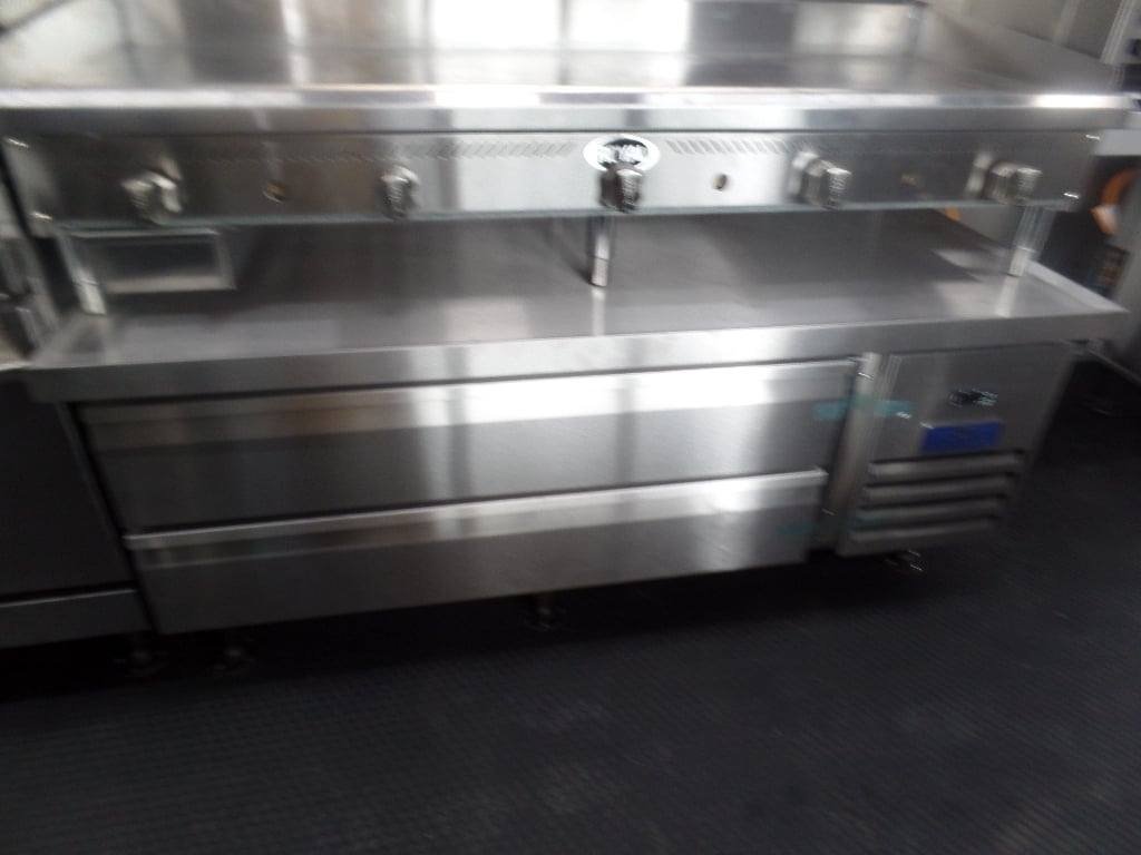 White 8.5′ x 32′ Commercial Food Concession Trailer With Appliances — photo 4