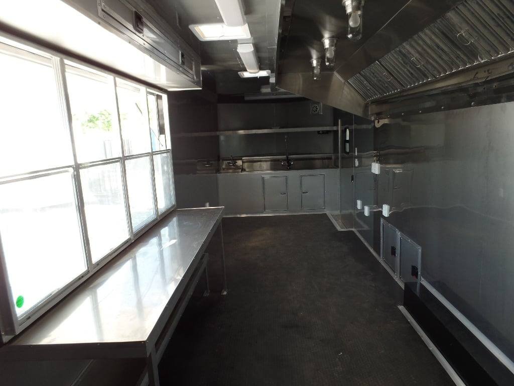 Concession Food Trailer 8.5′ x 32 Red/Blue BBQ Event Catering — photo 14