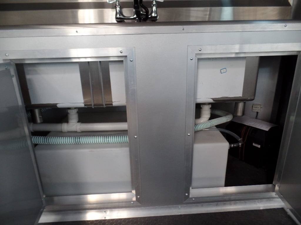 Concession Food Trailer 8.5′ x 32 Red/Blue BBQ Event Catering — photo 15